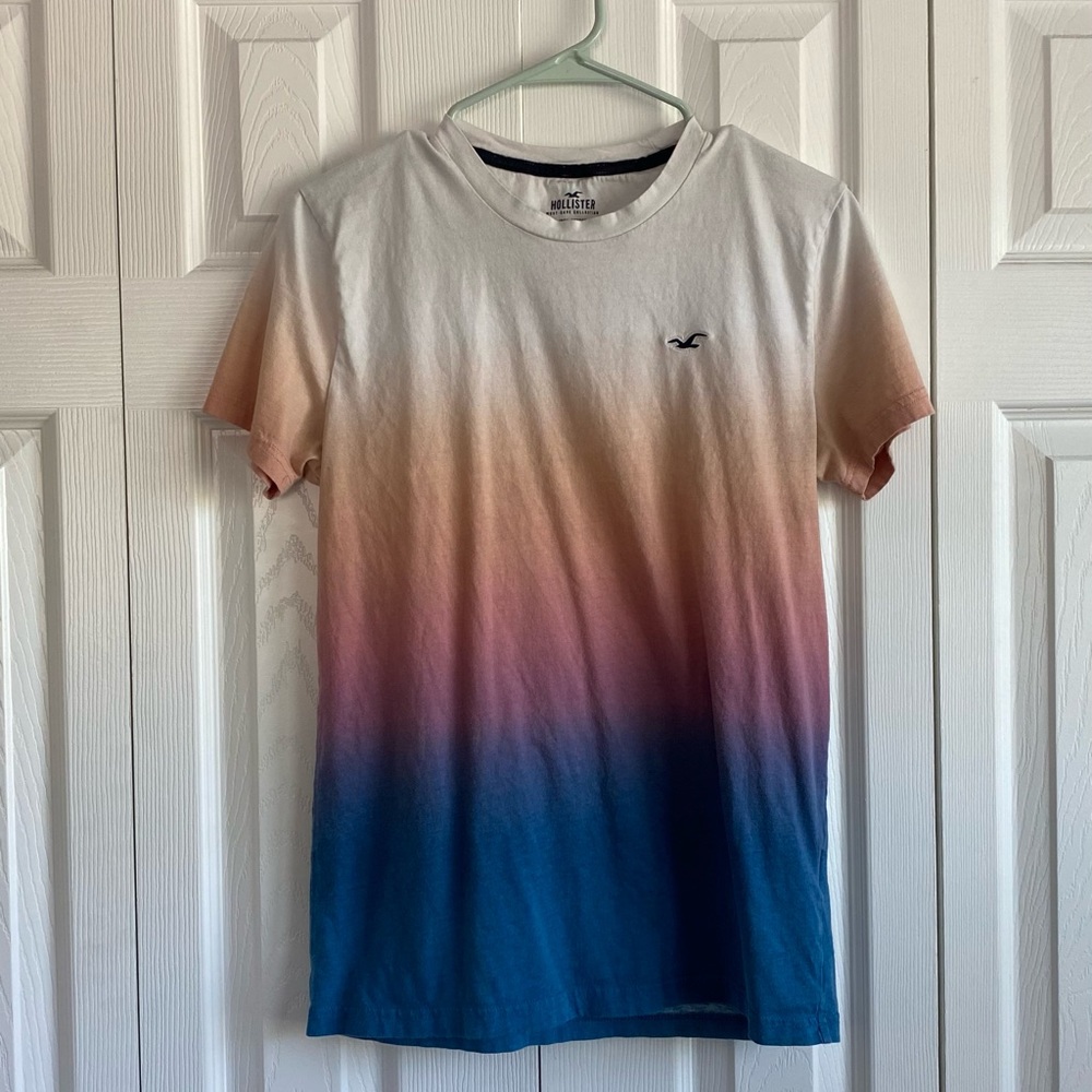 Hollister graphic tee